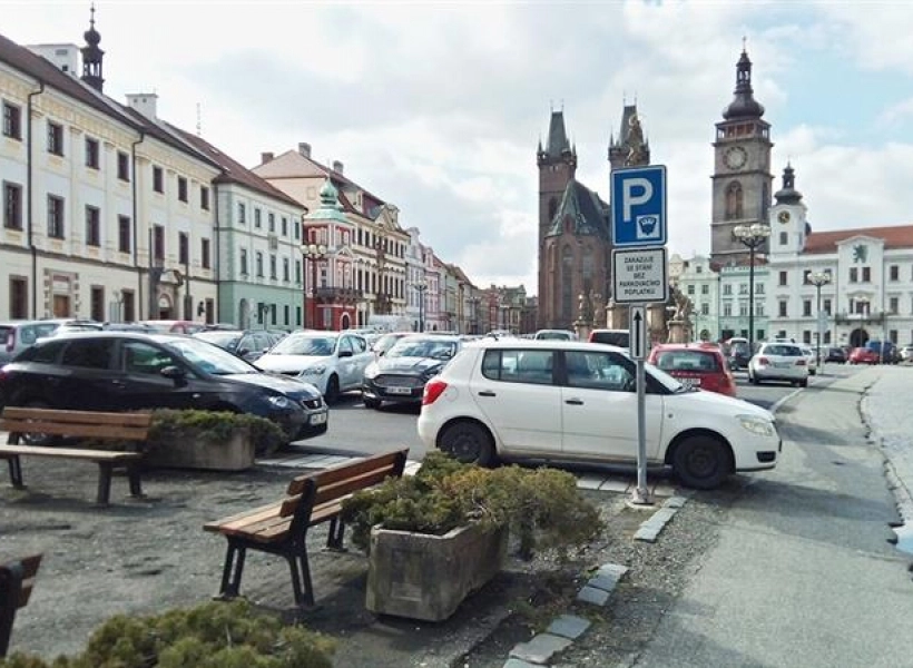 Jak se bude v budoucnu parkovat v centru Hradce?